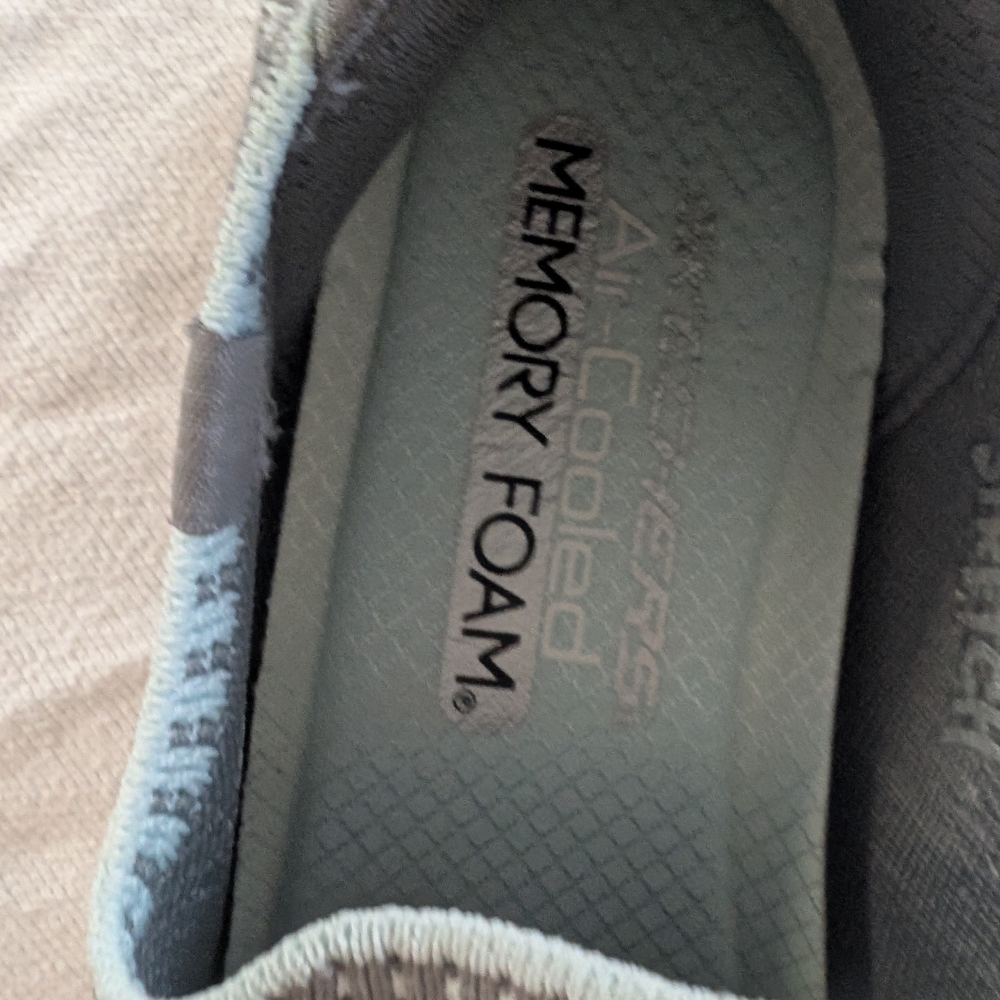 Skechers Gray and White Sneakers with Breathable Mesh and Slip-On Design - Picture 3 of 4